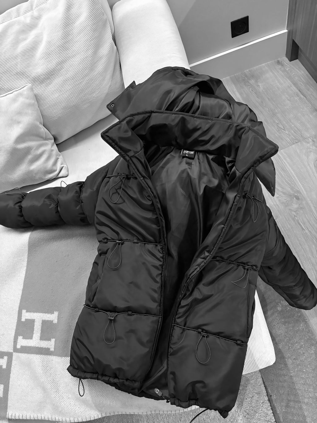 $TRING$ ATTATCHED PUFFER COAT (Copy)