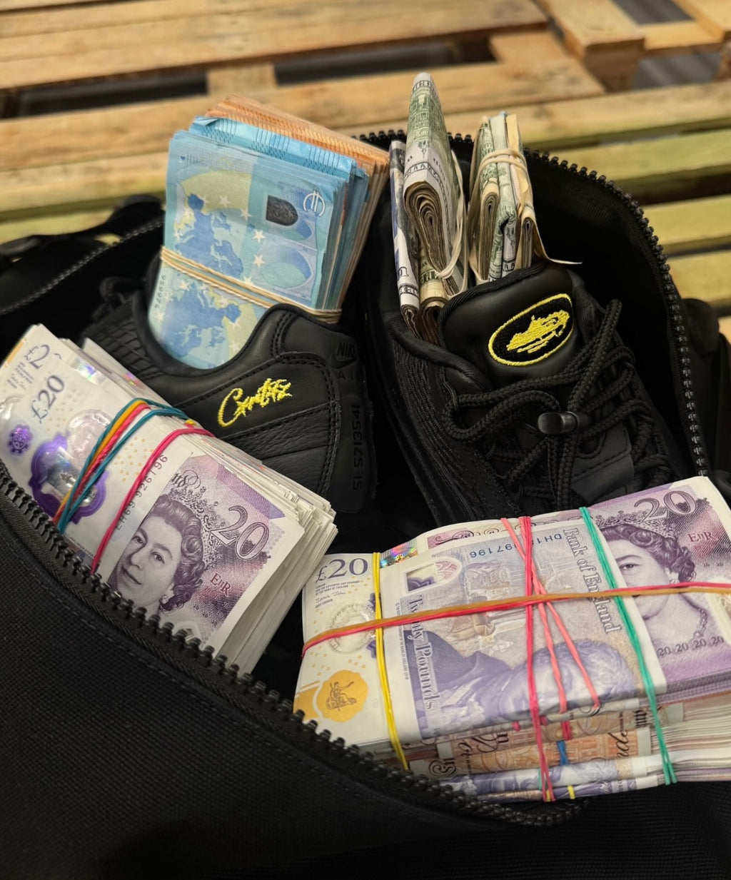 BLACK MILLIONAIRE HOODIE (Copy) (Copy) (Copy) (Copy)