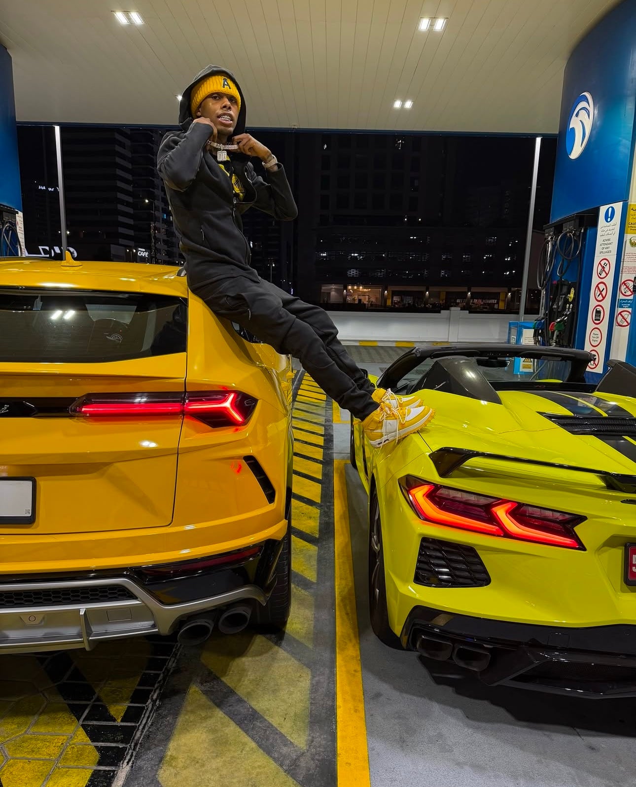 WHITE ADDICTED TO MONEY TEE (Copy)