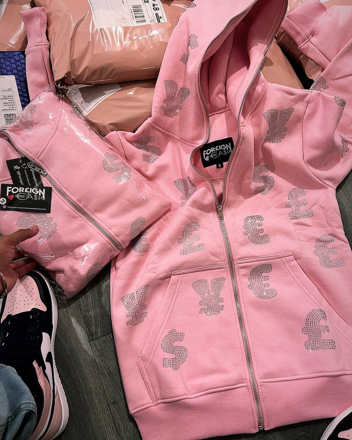 SIGNATURE TEE (Copy) (Copy) (Copy)